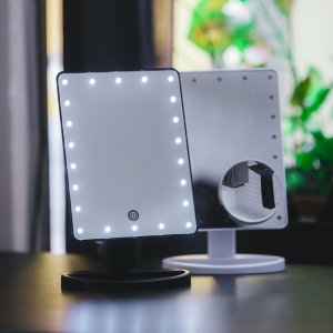Sminkspegel med LED-belysning