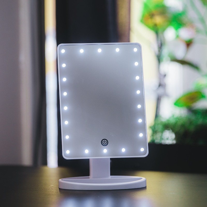 Sminkspegel med LED-belysning
